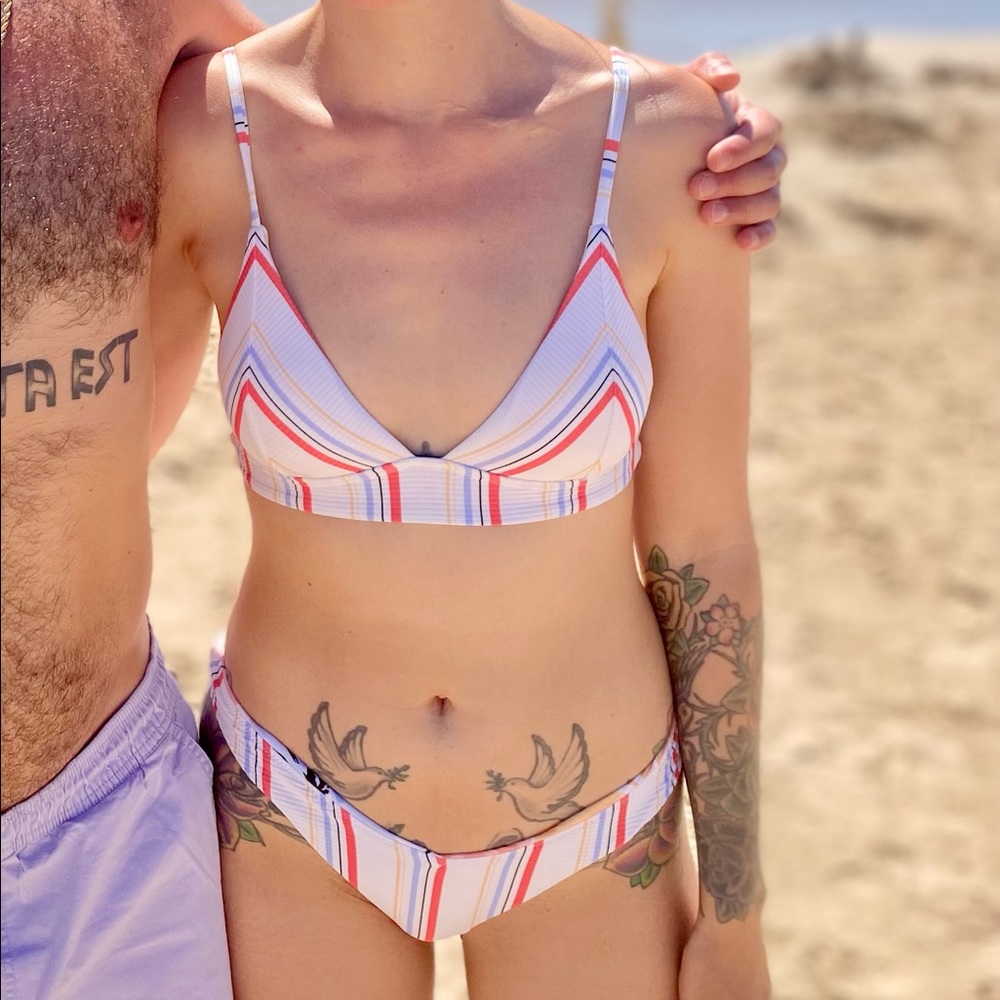 Rip Curl swimsuit set size small top and medium reversible print bottom.